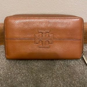 Tory Burch wallet.